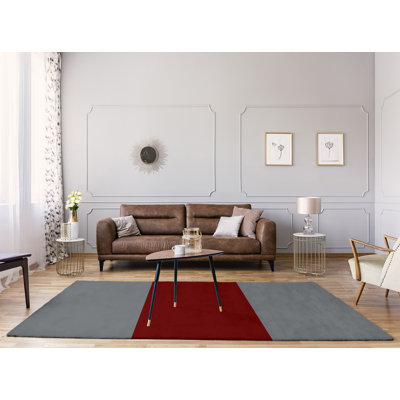 Tapis rouge/gris