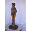 Statue en bronze d'un garçon assis sur une bûche avec son chiot - Taille: L 15 po x l 15 po x H 35 po.