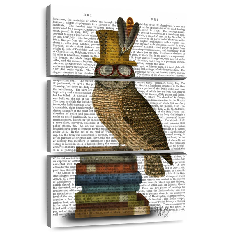 Chouette rieuse sur des livres, H 65 po x l 42 po