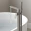 Robinet de baignoire autoportant monocommande à fixation au sol avec douche à main-121579585