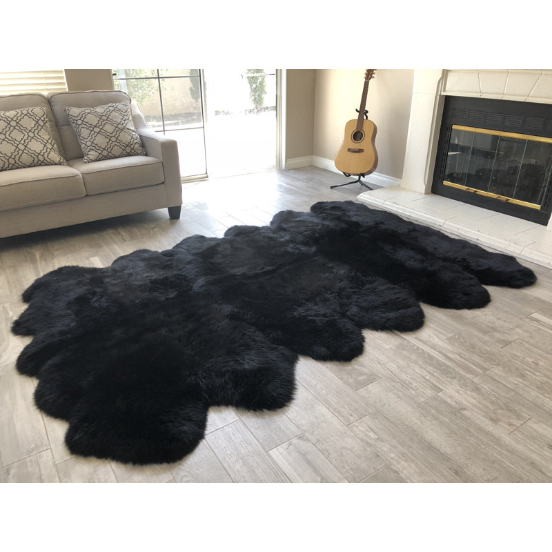 Tapis noir en peau de mouton Amaranta, Nouveauté 5 pi 5 po x 9 pi 2 po