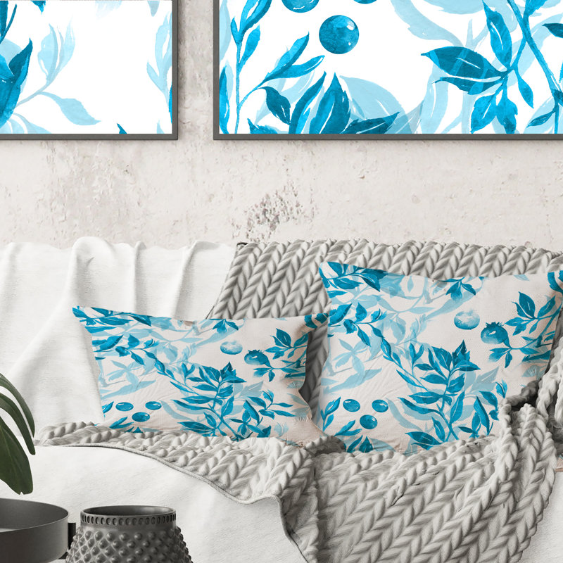 Coussin décoratif à motif de feuilles turquoise et de baies sur fond blanc