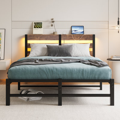 Structure de lit double en métal avec tête de lit en bois, lumières RVB, chargeur, tablette de rangement, sans bruit