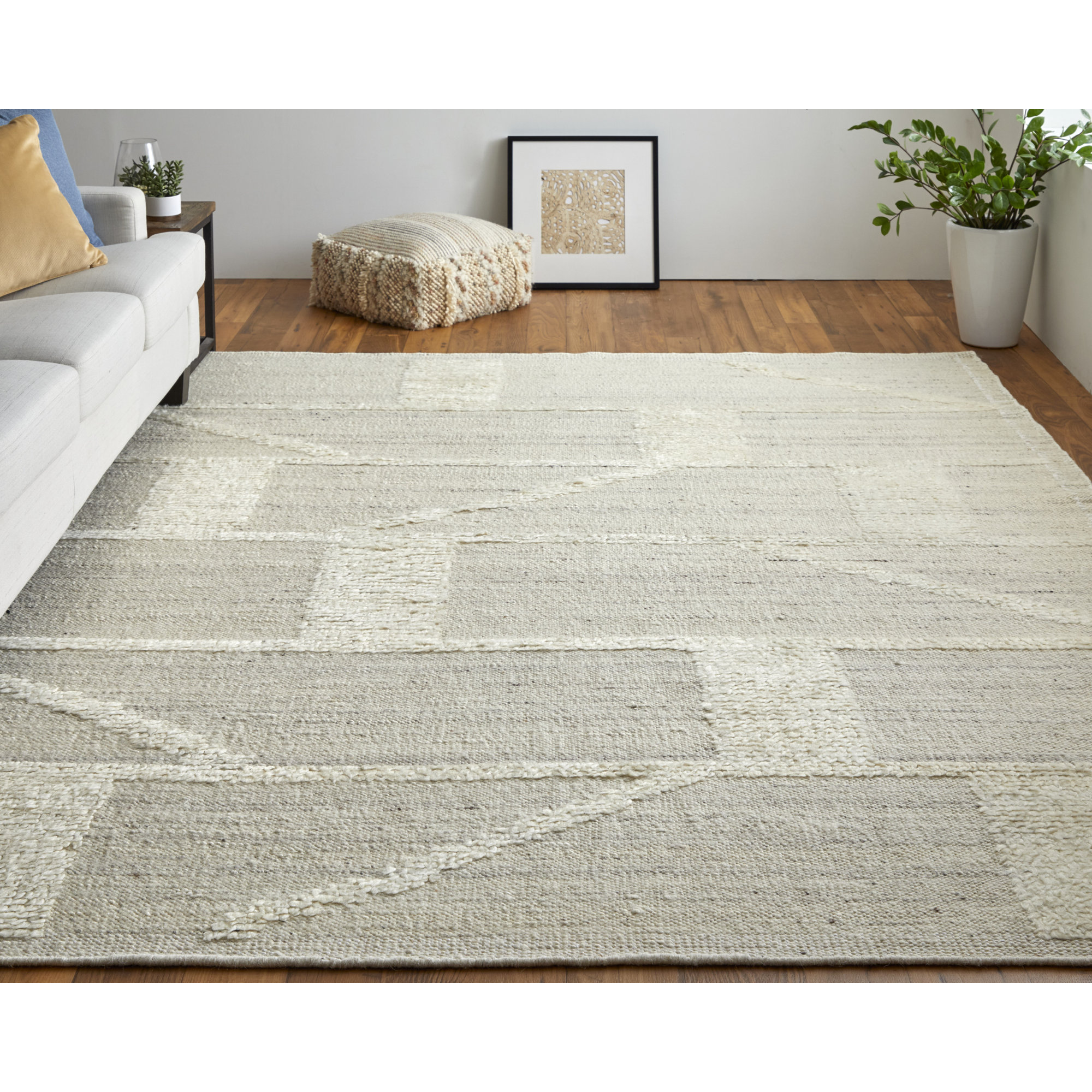 Jalaycia Handmade Wool Tan Rug, Rectangle 3'6" x 5'6"