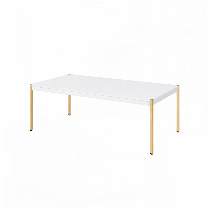 Table basse à finition dorée