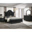 Lit de luxe à panneau très grand avec tête de lit, revêtement en tissu et garniture cloutée complexe, noir pour décor de chambre-964856487-964856489
