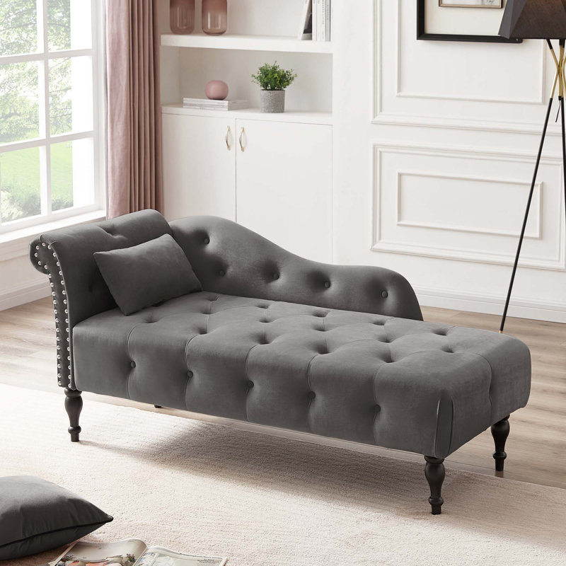 Pieds en bois massif garnis de têtes de clou capitonnées avec 1 coussin Aijia 60,6 po Brookstead, Gris