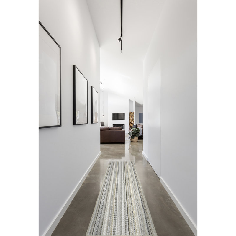 Tapis touffeté à rayures rectangulaire beige Kandace, Tapis de couloir 2 pi x 8 pi