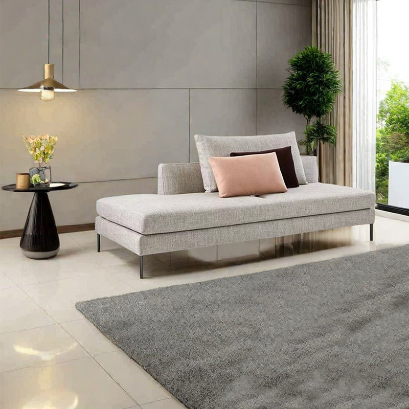 Karylle, Orienté à droite, Gris clair