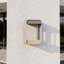 Lampe murale d'extérieur en métal avec DEL à énergie solaire avec crépuscule à l'aube-687225558-685127870