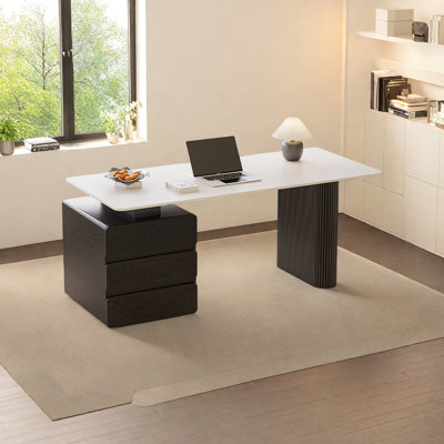 Fashionable and minimalist desk