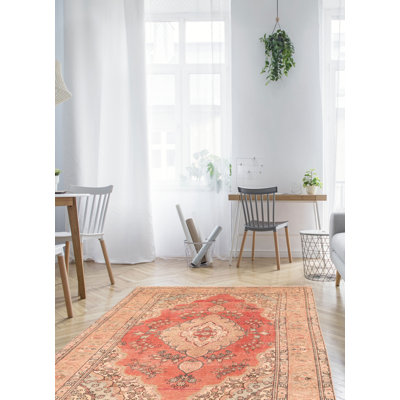 Tapis rouge Antalya 6 pi 7 po x 9 pi 6 po