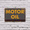 Enseigne en plastique 13 po x 20 po Motor Oil Street