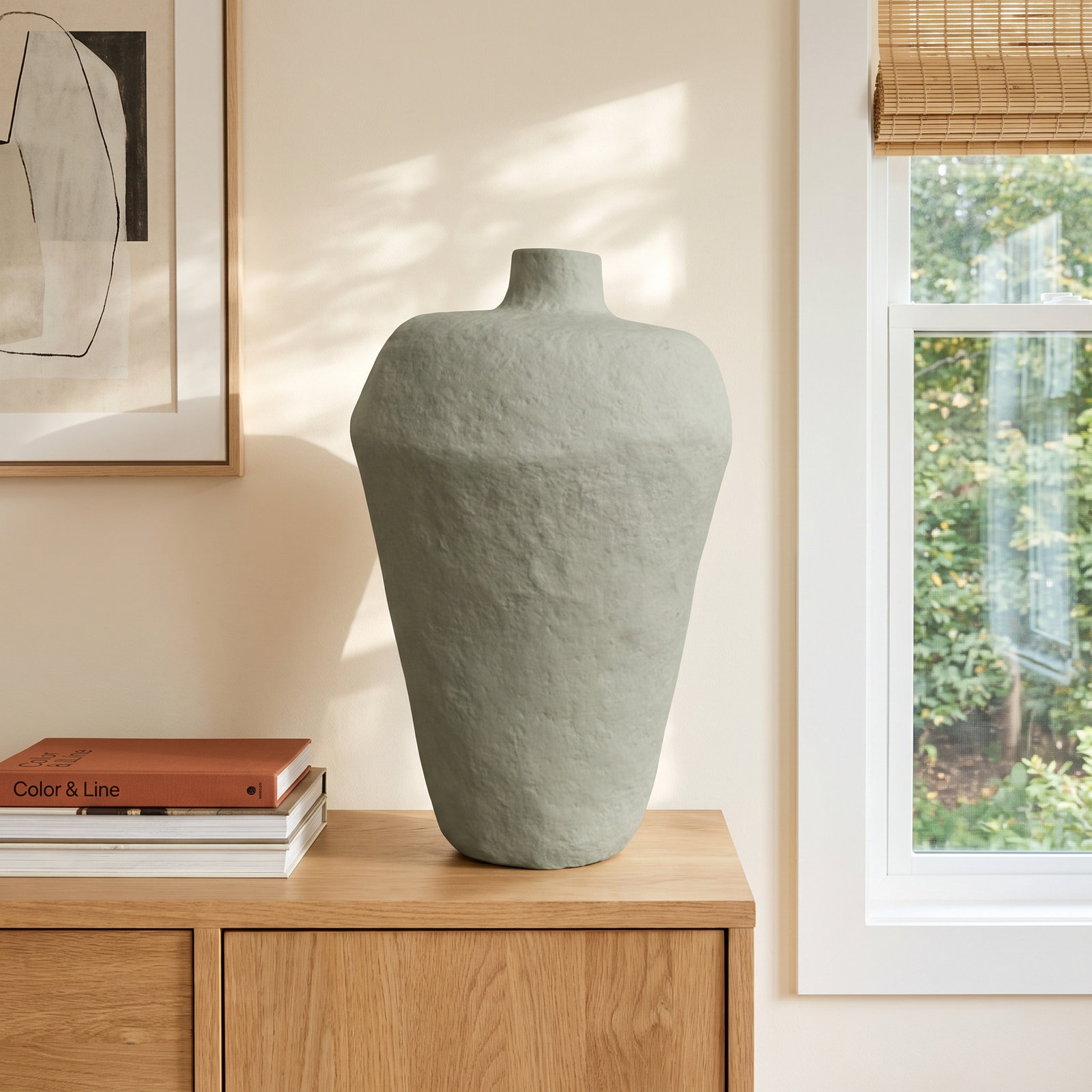 Nikia Table Vase