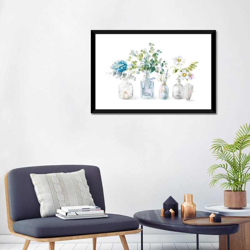 "Beach Flowers I" par Danhui nai, reproduction d’art, H 24 po x l 32 po x P 1 po, Blanc, Papier encadré noir