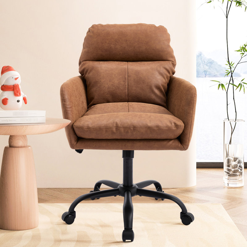 Chaise de bureau brune avec hauteur réglable, surface en similicuir, structure en métal stable et siège à assise souple et rembourrage en mousse