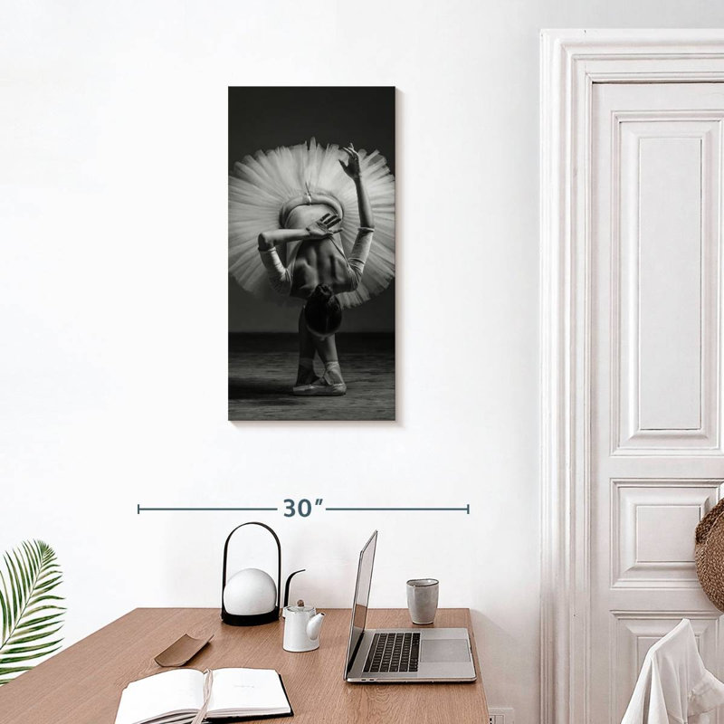 Ballerine inclinée, H 30 po x l 15 po