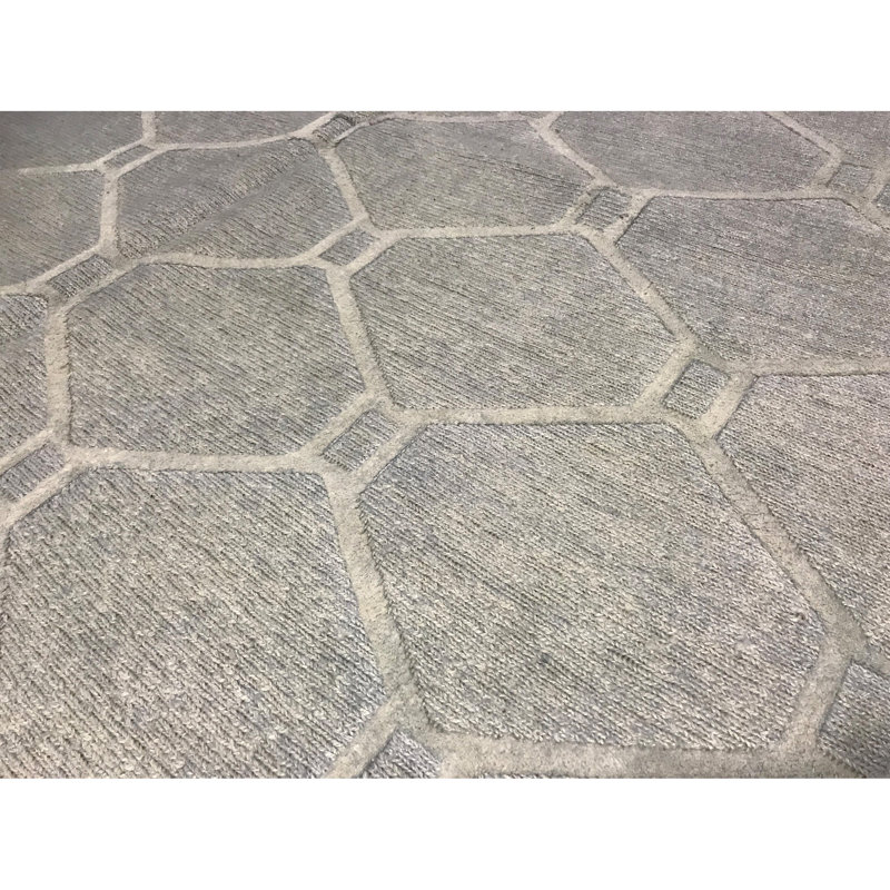 Himalayan Wool Geometric Area Rug in Silver/Beige, Rectangle 6'1" x 8'11"