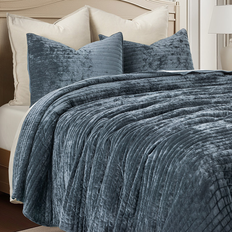 Ensemble de courtepointe Luxe Velvet Channel, Courtepointe très grand + 2 taies décoratives tr, Bleu orageux