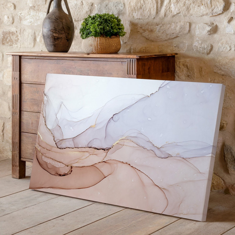 Toile une douce composition abstraite mettant en vedette de doux tourbillons d'art mural et de tons de rosé se mélangeant parfaitement dans un art mural sur toile pâle