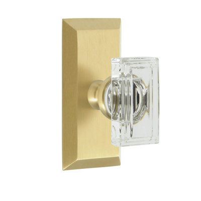 Grandeur Fifth Avenue Short Plate Privacy with Carré Crystal Door Knob