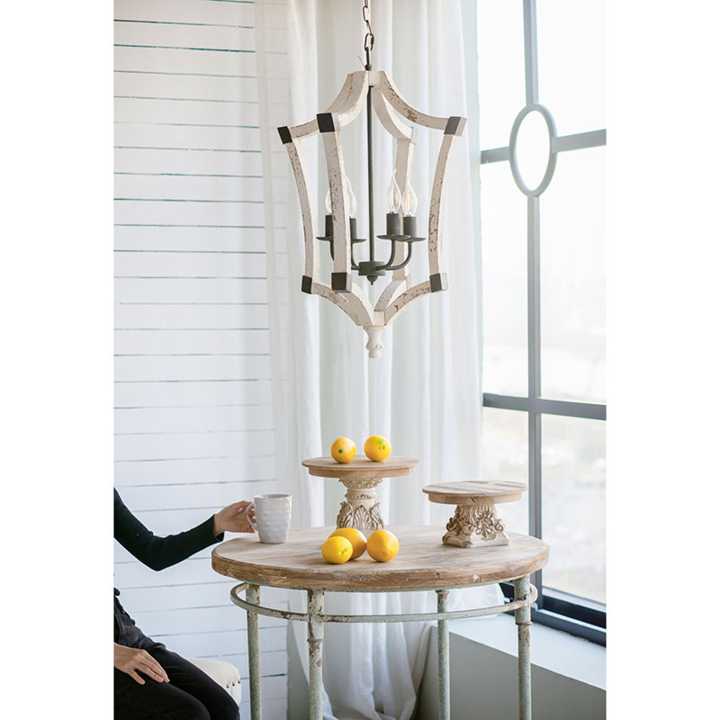 Lustre en bois à quatre lumières
