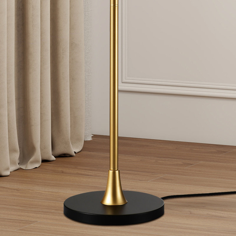 Lampe sur pied dorée traditionnelle