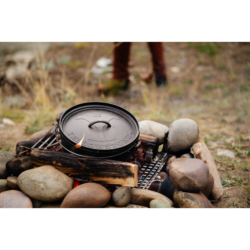 Étuve à cuisson profonde en fonte assaisonnée 12 pouces / 8 pintes Yellowstone