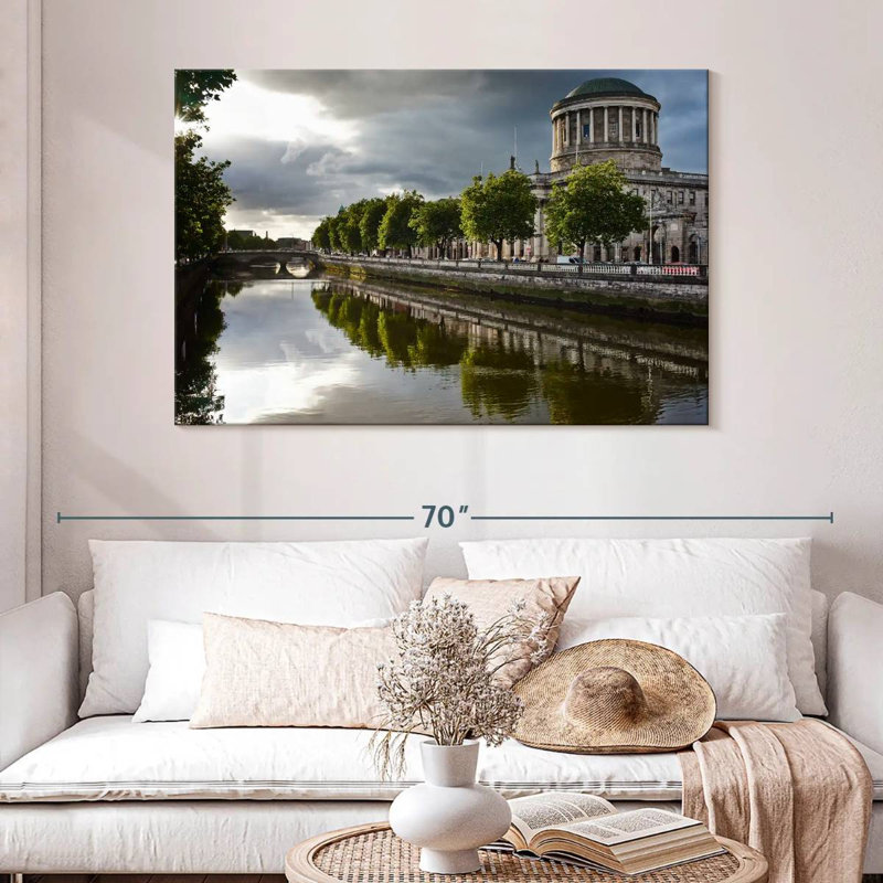 Lilie Ireland's Four Courts, H 32 po x l 48 po