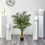 Palmier artificiel dans un pot-641199117