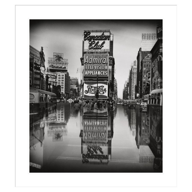 [Times Square New York] par Weegee, impression giclée encadrée, H 37,41 po x l 33,5 po