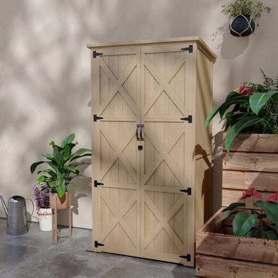 Remise de jardin en bois, armoire de rangement extérieure avec toit en asphalte imperméable, remise à outils étroite avec tablettes et portes verrouillables, naturel
