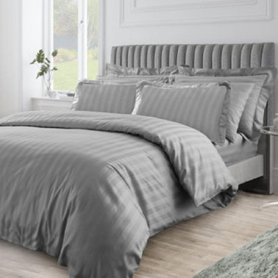 Polyester Striped Duvet Cover Set with Pillowcases