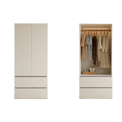 Garde-robe blanche simple et moderne