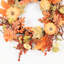 Couronne de porte de 22 po à motif de baies et de feuilles d'érable