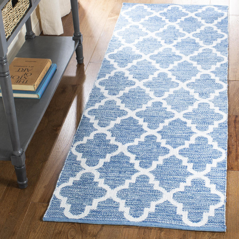 Tapis géométrique tissé à plat à la main bleu / ivoire Eliana, Tapis de couloir 2 pi 3 po x 7 pi