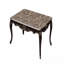 Ensemble de 2 tables basses de style transitionnel avec plateau en marbre et détails incurvés en noyer foncé