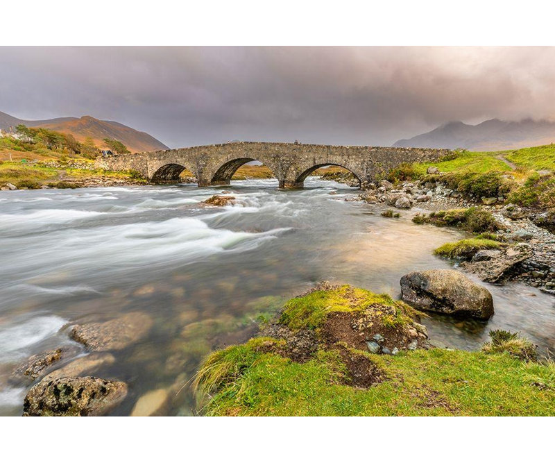 Art sur toile, Norring, Tom: Enchanted Waters of Sligachan Old Bridge, île de Skye, Écosse, H 17 po x l 24 po