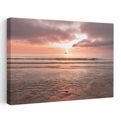 «Let It Set With The Sun», paysage de plage gris contemporain avec nuage