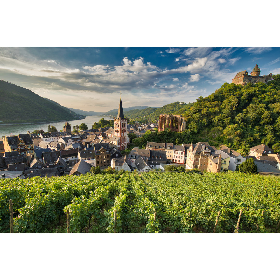 Bacharach, Deutschland von Glen Richard - Foto ohne Rahmen auf Leinwand