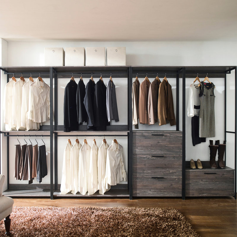 Water-Walk-In Closet: Your Belongings