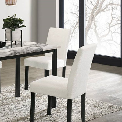 Ensemble de salle à manger contemporain en tissu de laine avec plateau en faux marbre et chaises rembourrées, parfait pour des repas élégants et confortables.