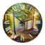 Horloge murale traditionnelle à l'aube-60281528
