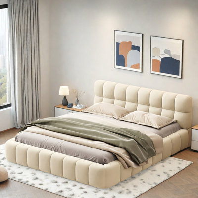 Grand lit plateforme tapissier avec tissu épais