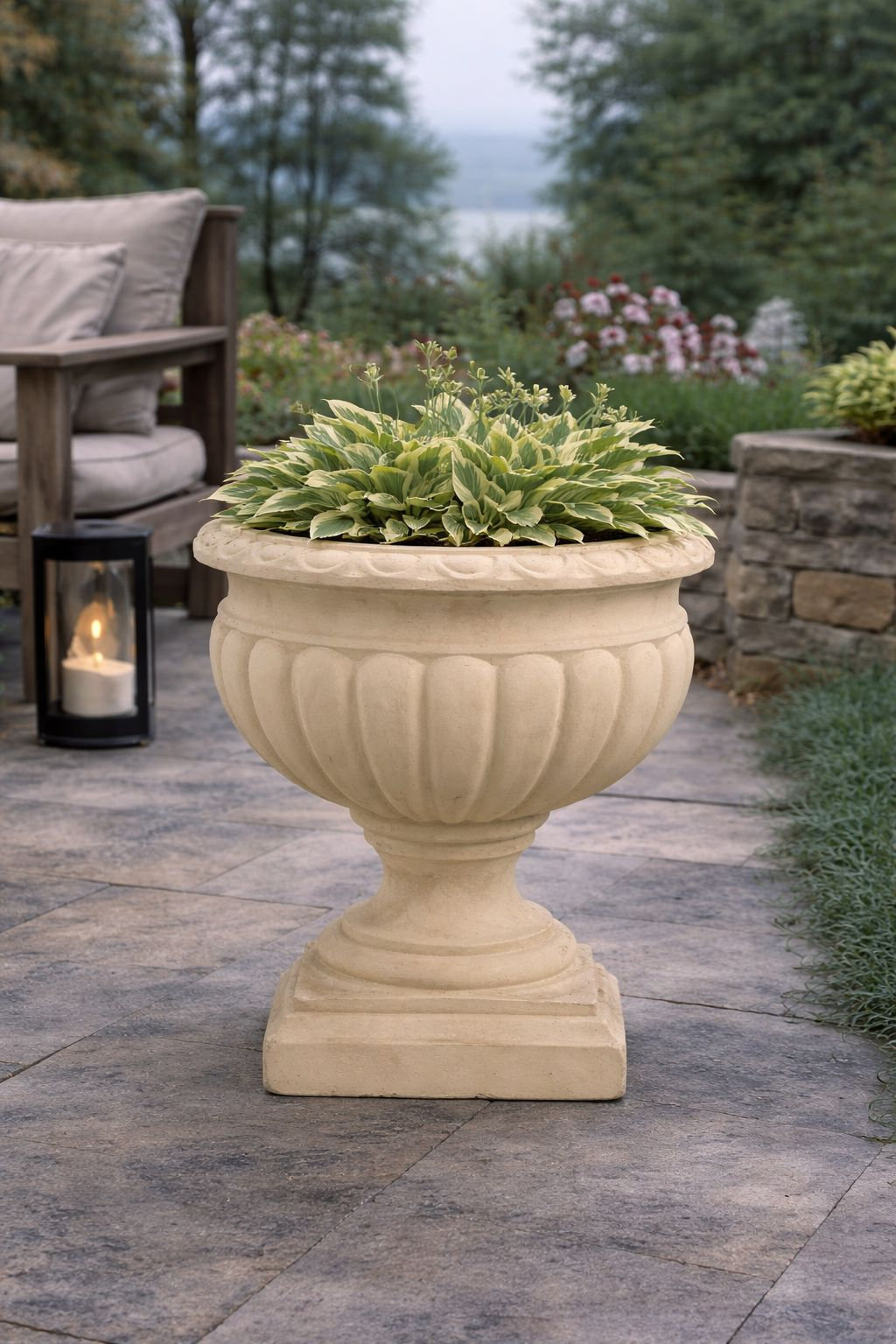 18 in. Queen's Urn - Natural Finish, Sandstone