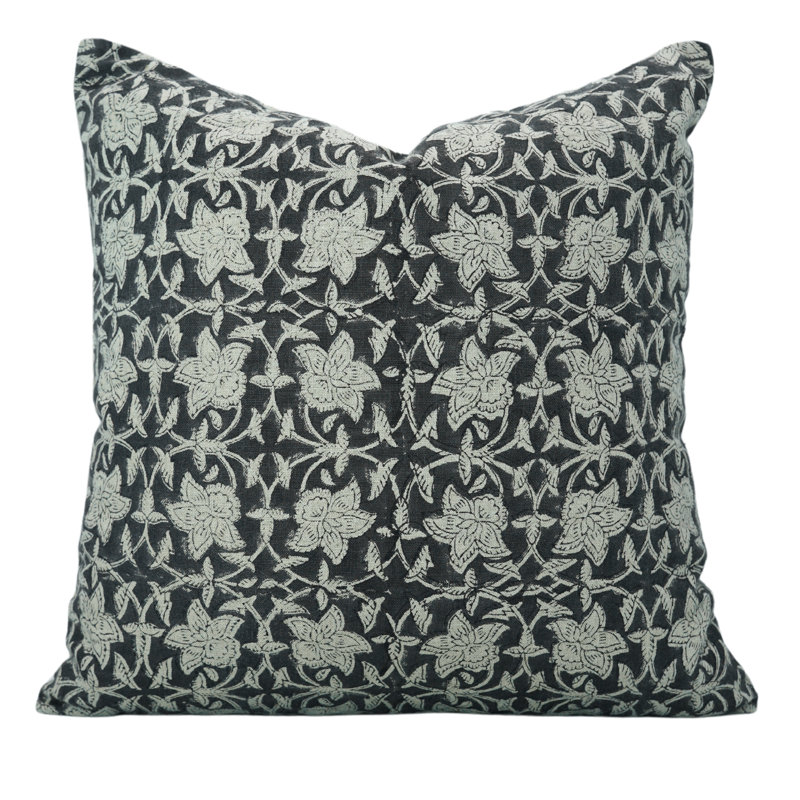 Coussin décoratif à motif de blocs de tissu fabriqué à la main Fabividine, Amritvela, Mauve, Forme rectangulaire