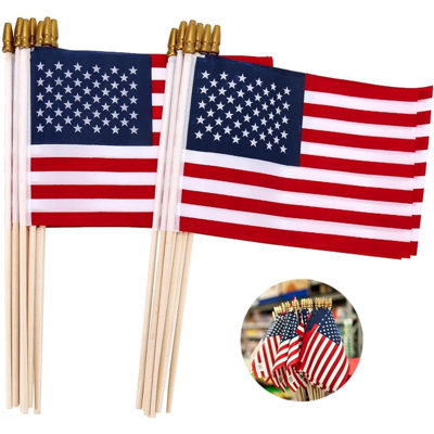 Paquet de 12 petits drapeaux américains de 5 po x 8 po sur bâton, mini drapeaux en bois aux États-Unis avec dessus de lance sécuritaire pour les enfants pour les décorations du jour du Souvenir, décorations du 4 juillet, fête des anciens Combattant