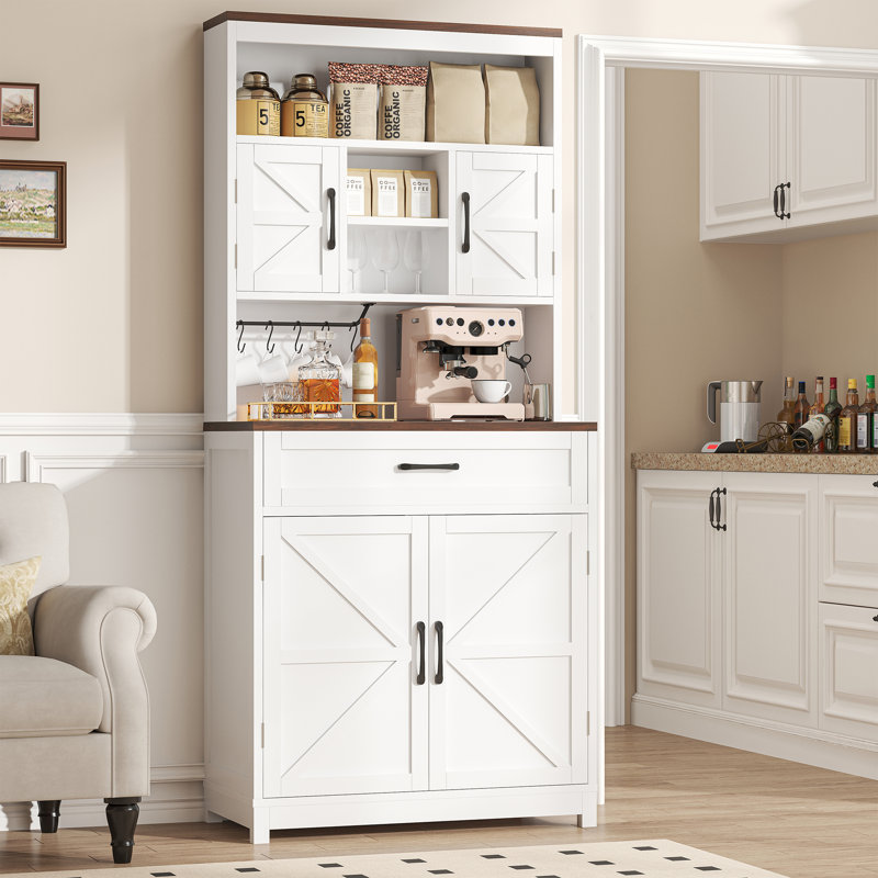 Armoire de cuisine de 69,3 po de hauteur avec 2 portes de grange, 1 tiroir, tablettes réglables, comptoir large et trous de chargement USB, armoire de rangement Farmhouse, blanc