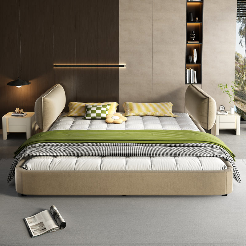 Lit plateforme en chenille avec tête de lit rembourrée et très grand lit