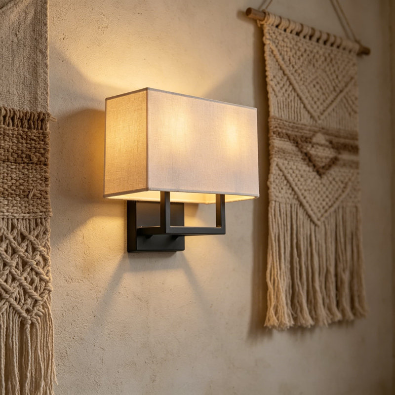 Applique murale moderne avec découpe rectangulaire et abat-jour en lin blanc, luminaire à intensité variable à deux lumières pour un éclairage ambiant doux